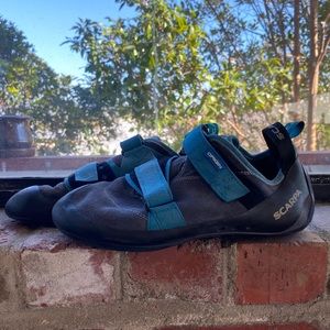 Mens scarpa origin climbing shoes, size 45.5